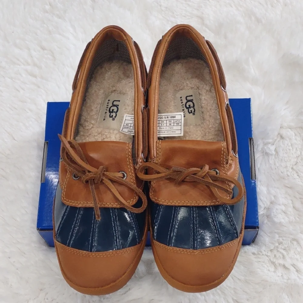 UGG AUSTRALIA Navy and Tan Casual Shoes - Picture 3 of 17